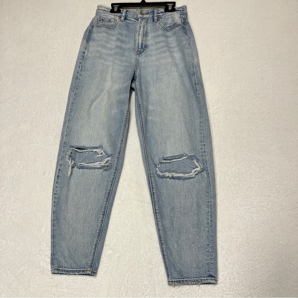 American Eagle High Rise Mom Jeans Distressed Light Wash Size 2